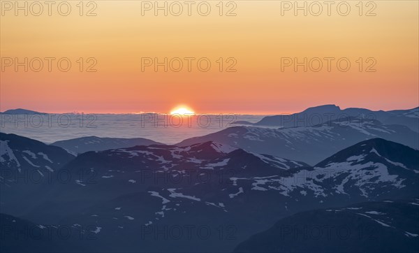 Sunset behind the mountains