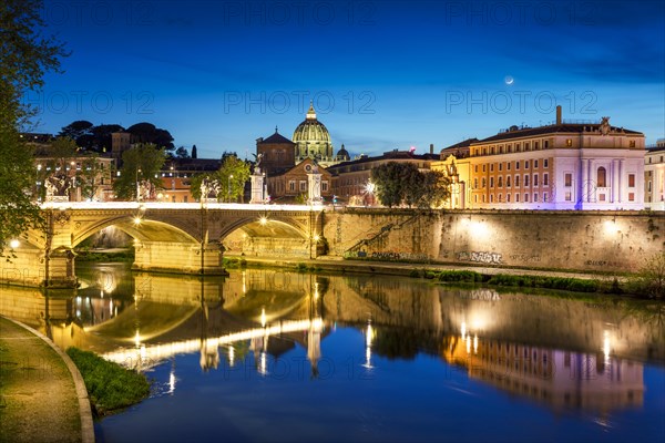 The Ponte Vittorio Emanuele across the Tiber in the evening light