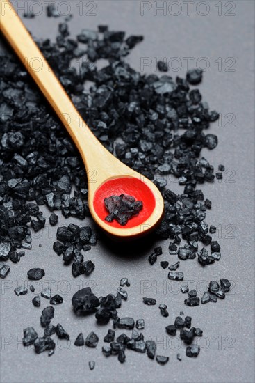 Black Hawaiian salt on spoon