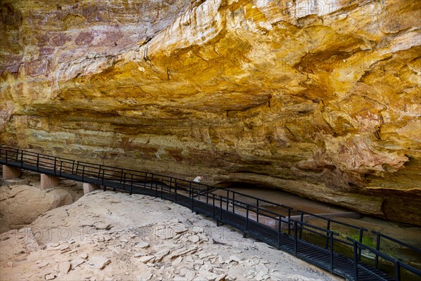 Overhanging cliffs at Pedra Furada