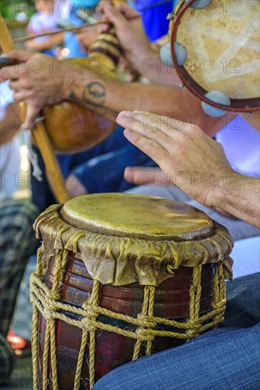 Dum player and other instrumentalists during a Brazilian samba performance at the carnival