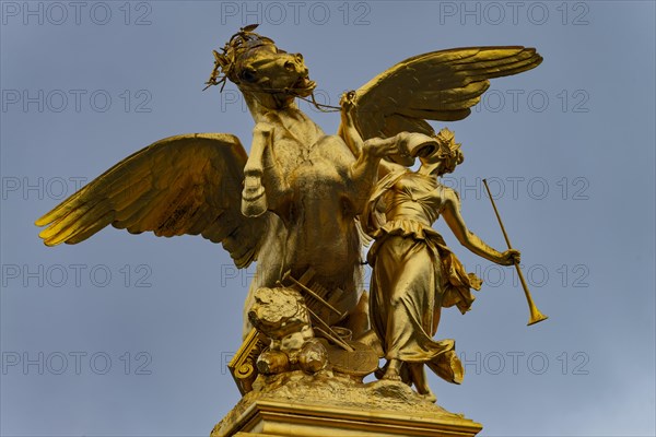 Column with the figural group Fama of Fine Arts on the Pont Alexandre III.