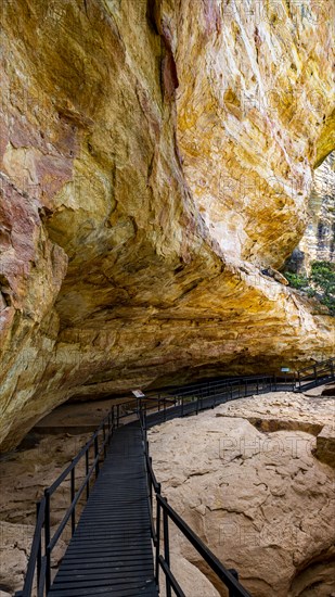 Overhanging cliffs at Pedra Furada