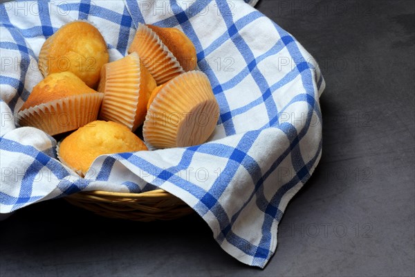 Several muffins with cloth