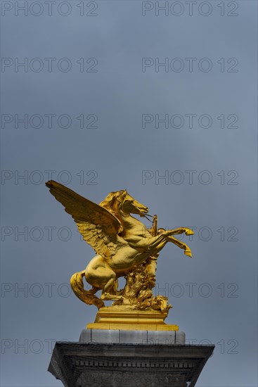 Column with the figural group Fama of War on the Pont Alexandre III.