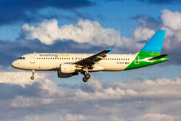 A Vueling Airbus A320 aircraft with registration EC-MYB at Lanzarote Airport