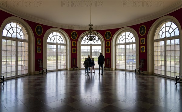 Window front in the lower oval hall