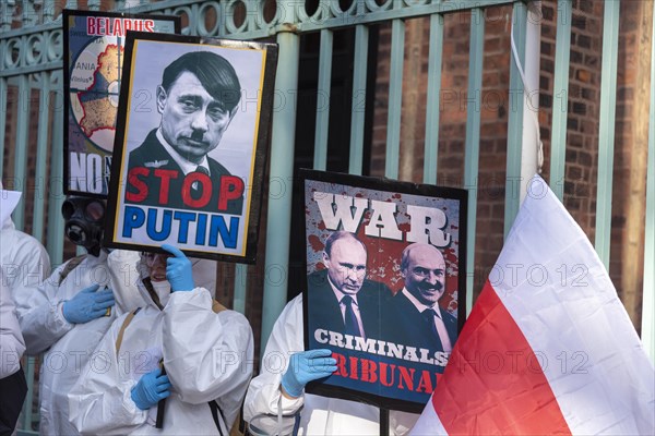 Belarusians protest against Putin and Lukashenko