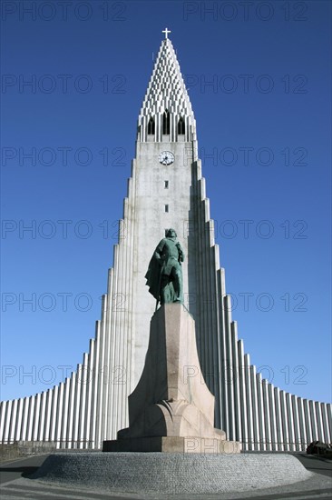 Statue of Leif Eriksson in front of the Hallgrimskirkja church