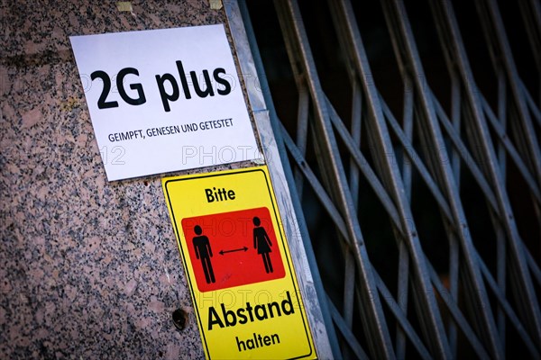 A sign outside a pub indicates the new catering access restrictions to combat the COVID-19 pandemic in Duesseldorf