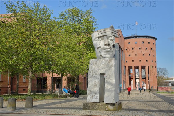 Sculpture Re Africano by Gunther Stilling 1995 with Pfalztheater