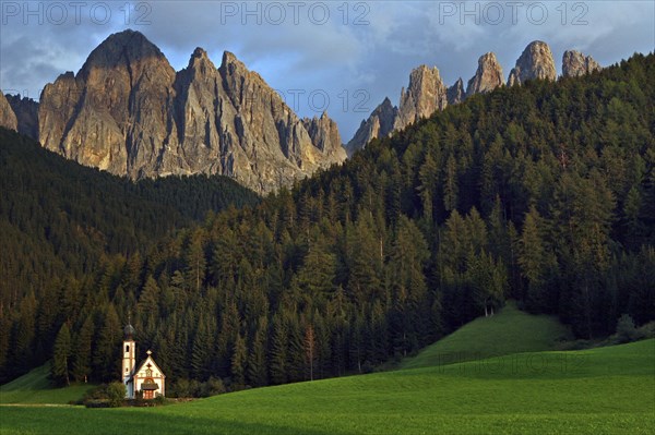 Chapel St. Johann in front of Sas Rigais