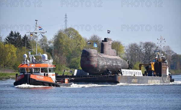 Tugs pulling submarine U 17 on a pontoon in the Kiel Canal