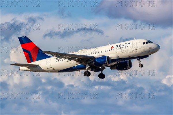 A Delta Air Lines Airbus A319 aircraft with registration N335NB at West Palm Beach Airport
