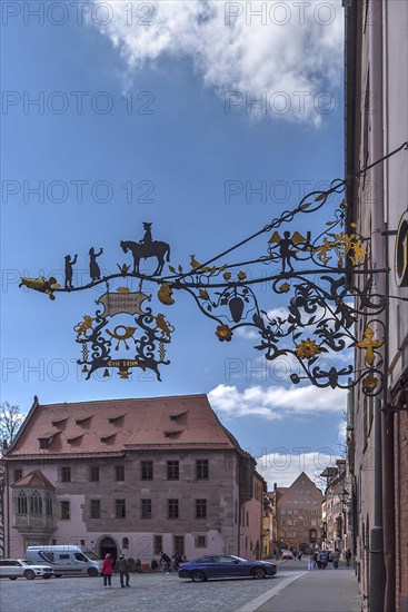 Historical nose sign of the Goldenes Posthorn Inn