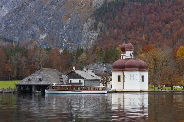 Boat with tourists in front of the Sankt Bartholomae