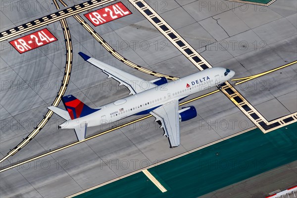 A Delta Air Lines Airbus A220-300 aircraft with registration N305DU at Los Angeles Airport