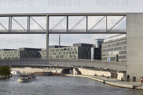 Excursion boat near Marie-Elisabeth-Lueders-Haus