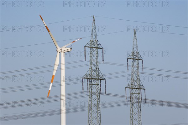 A wind turbine and two high-voltage pylons stand out near Luckau