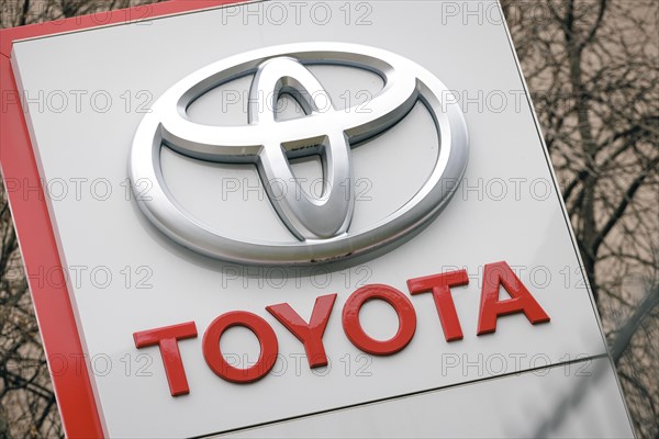 The lettering of the Toyota company at their site in Berlin. 04.02.2022.