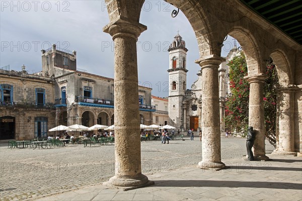 Statue of Antonio Gades at the Palacio de Lombillo