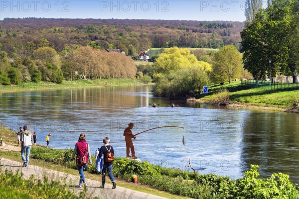 Strollers on the banks of the Weser