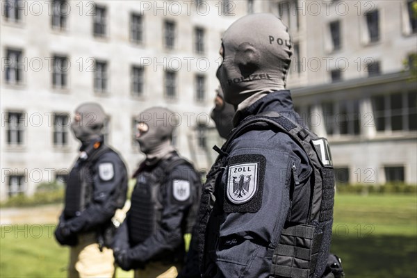 Members of the Observation Units Customs Berlin