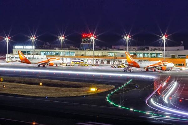 EasyJet Airbus A320 aircraft at Madeira Airport