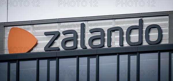 The lettering of the Zalando company at their location in Berlin. 04.02.2022.