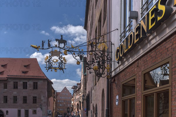 Historical nose sign of the Goldenes Posthorn Inn