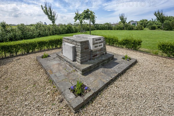 Tomb of the painter James Ensor at the graveyard of the church Onze-Lieve-Vrouw-ter-Duinen