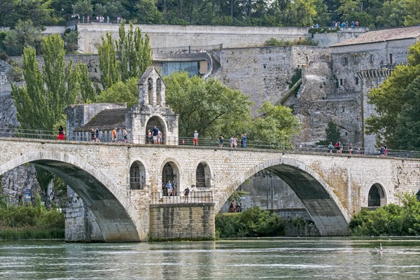 Tourists in summer visiting the Pont Saint-Benezet