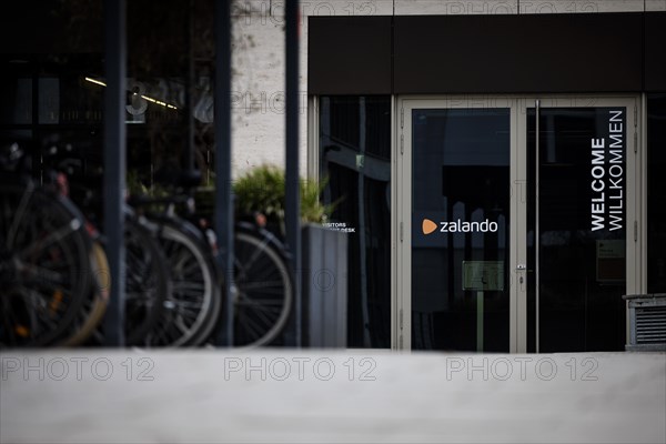 The lettering of the Zalando company at their location in Berlin. 04.02.2022.