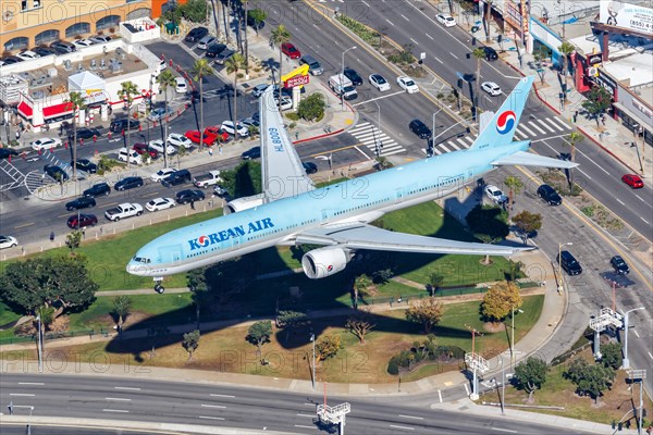 A Korean Air Boeing 777-300