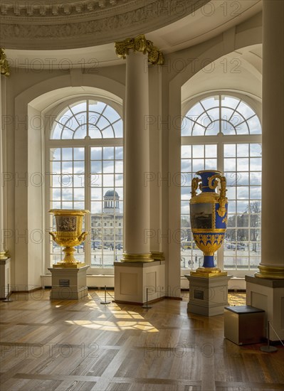 State vases in the upper round hall