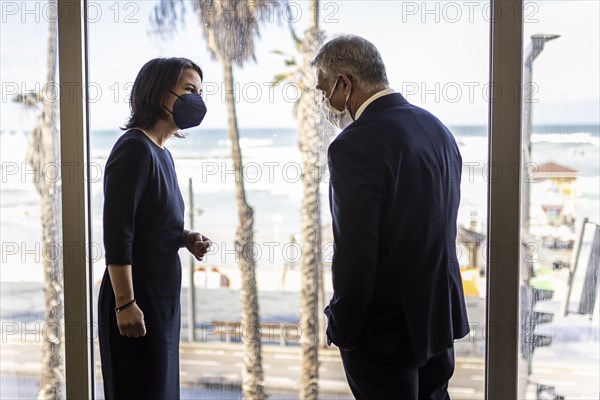 (L-R) Annalena Baerbock (Buendnis 90 Die Gruenen), German Foreign Minister, photographed during a joint meeting with Jair Lapid, Foreign Minister and alternate Prime Minister of Israel, in Tel Aviv, 10.02.2022. Baerbock is visiting Israel, the Palestinian Territories, Jordan and Egypt as part of the trip, Tel Aviv, Israel, Asia