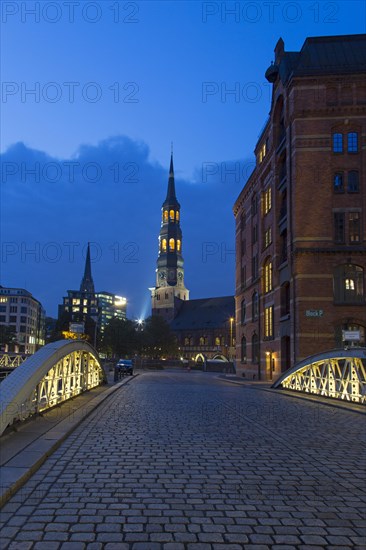 Bridge with cobblestones and Hauptkirche Sankt Katharinen at night