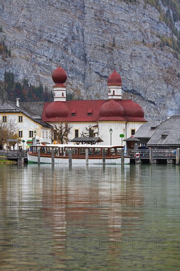 Boat with tourists in front of the Sankt Bartholomae