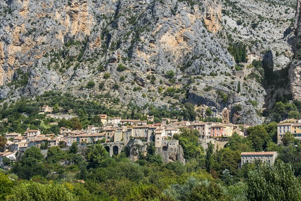 View over the Notre-Dame-de-Beauvoir chapel and the village Moustiers-Sainte-Marie