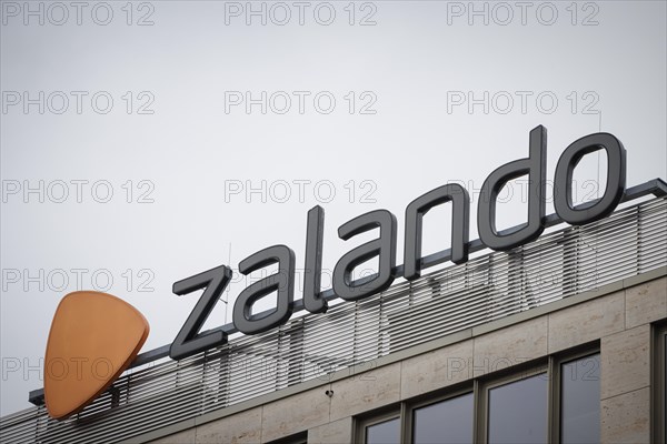 The lettering of the Zalando company at their location in Berlin. 04.02.2022.