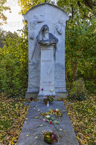 Honorary grave of the composer Brahms