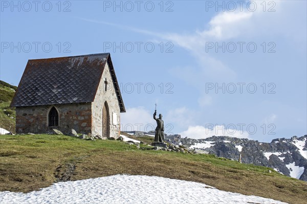 Chapel and statue of abb