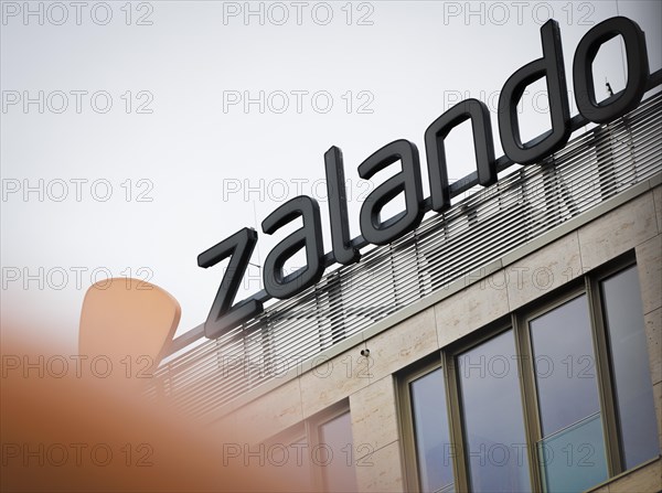 The lettering of the Zalando company at their location in Berlin. 04.02.2022.