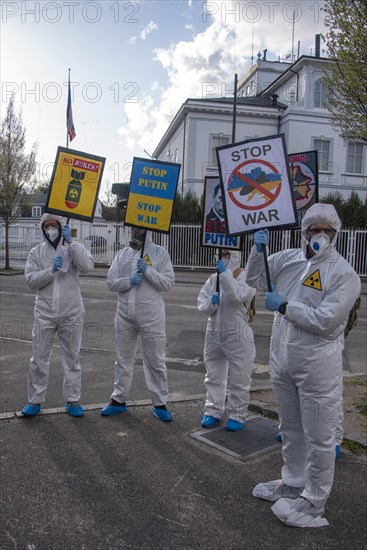 Belarusians protest in front of Russian Embassy against planned transfer of Russian nuclear weapons to Belarus