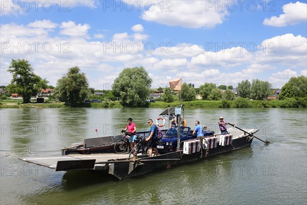 Yaw rope ferry across the Danube