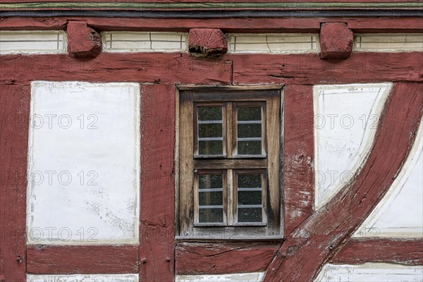 Facade with window between wooden beams