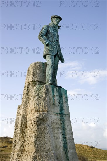 Statue of Hubert Latham