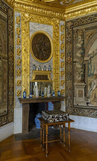 Baroque Antechamber