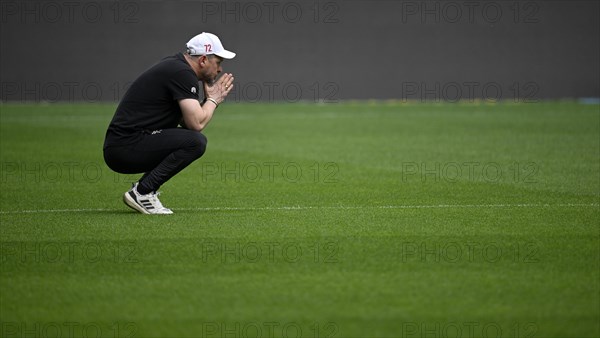 Pitch inspection Coach Steffen Baumgart 1. FC Koeln KOE