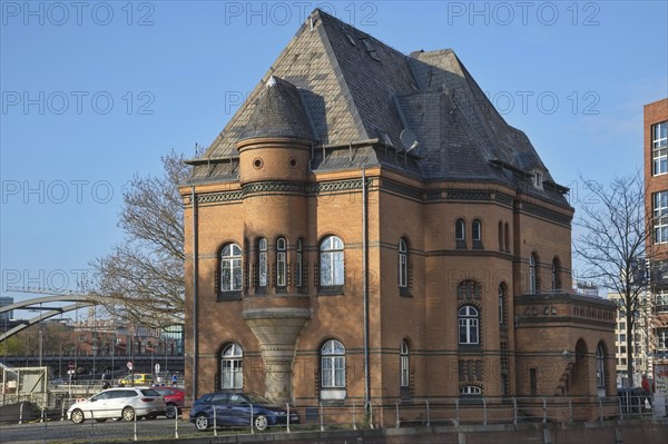 Harbour Police Station No. 2 at Kehrwiederspitze on the edge of Speicherstadt was built in 1899 for the Hamburg Water Police. Hafencity